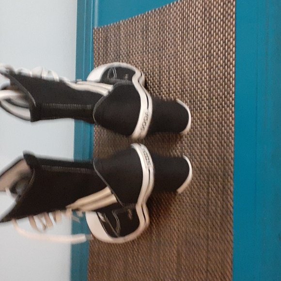 vintage! high heel sneakers mint condition! - Picture 3 of 3